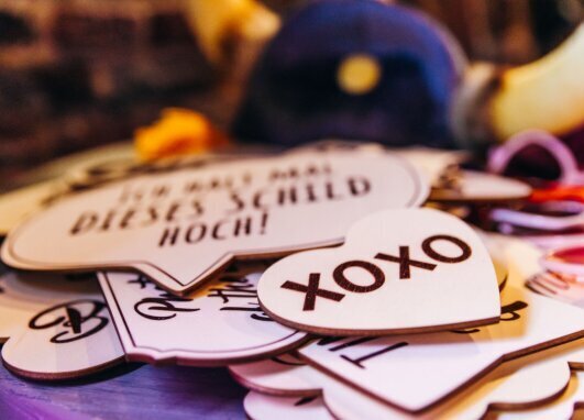 Fotospiegel für Hochzeiten in Bottrop und NRW von DJ Sven Wiggermann. Premium Fotobox Erlebnis mit Sofortdruck, Requisiten und persönlicher Betreuung.